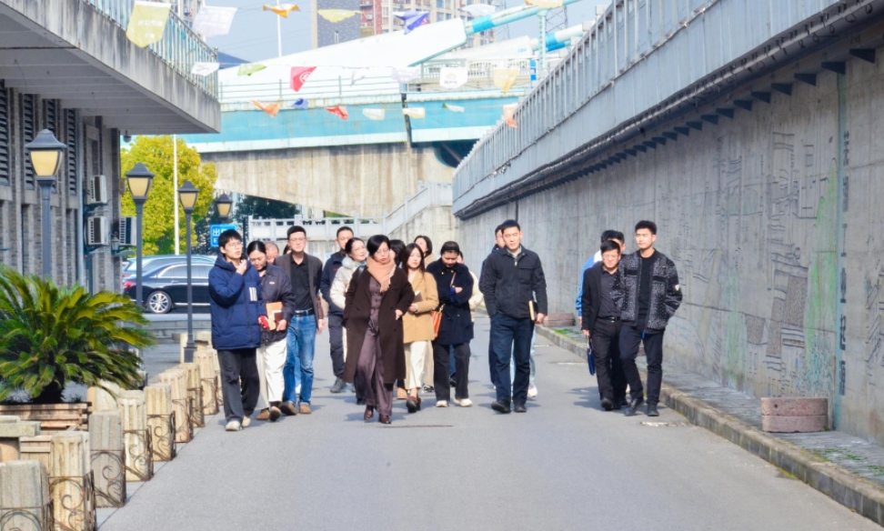 “走進(jìn)園區(qū)，共享未來(lái)”鏡湖區(qū)高層次人才服務(wù)企業(yè)雙向促進(jìn)對(duì)接交流活動(dòng)在園舉辦